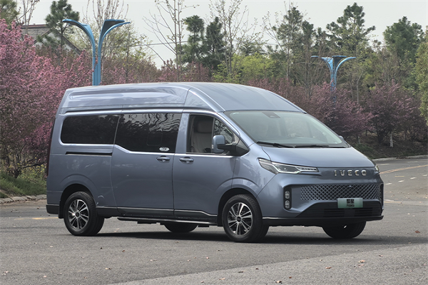 依维柯聚星EV，比MPV能装比油车能省，二胎家庭的品价比之选
