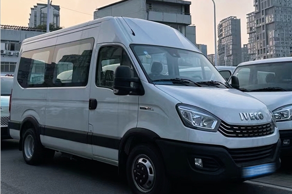 10万级商用车选啥？超市老板娘亲测依维柯欧胜的“钞能力”
