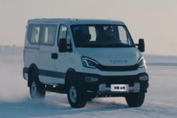 依维柯欧霸·山海：冰雪战场上的“硬核战士”