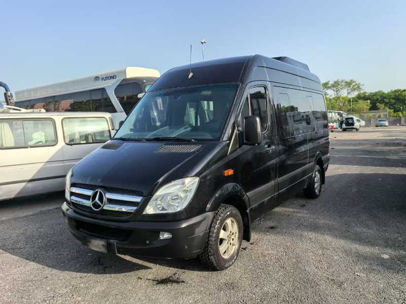 2016年4月 国五9座蓝牌柴油版奔驰凌特6591非营运小型客车