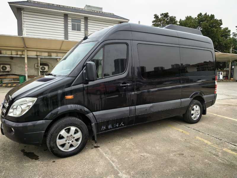 2017年4月上牌14座国五非营运柴油奔驰中型车