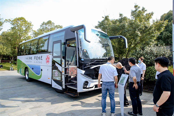 高端产品赋能行业未来！苏州金龙亮相第八届旅游客运行业发展大会