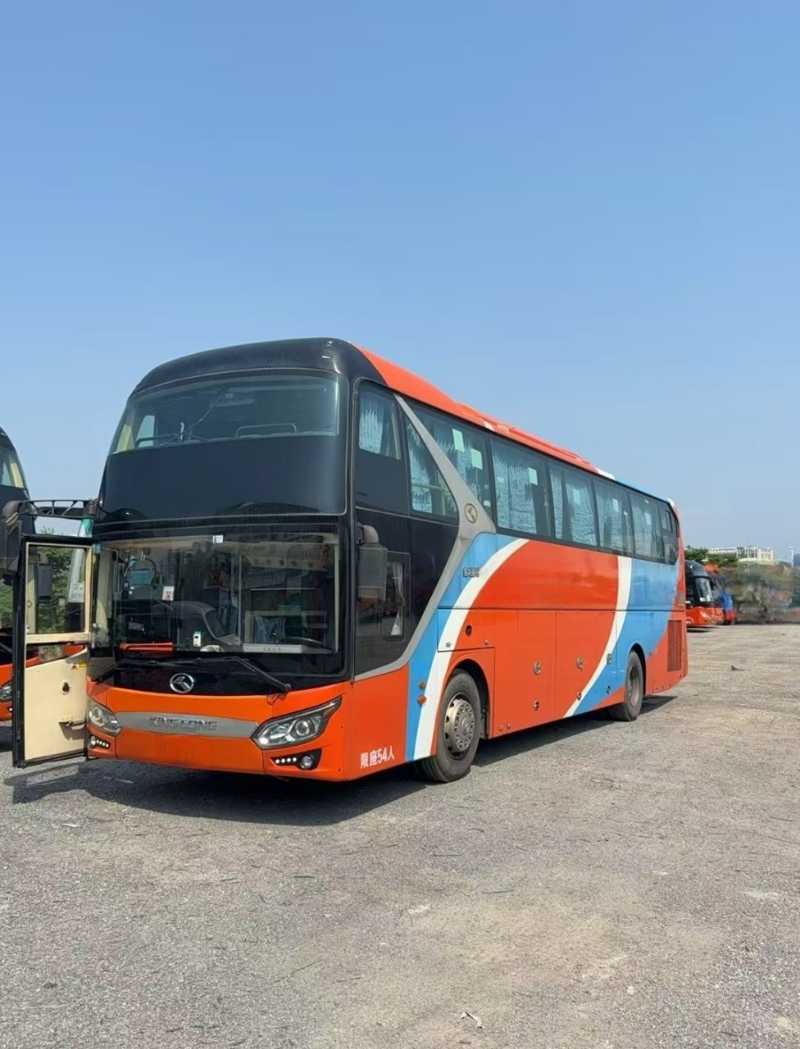 2017年上牌多台粤牌国五54座一层半金龙6119一手旅游车