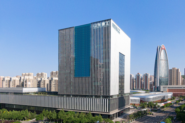 山东重工：半年收入2898亿元 高端旅团客车远销海外