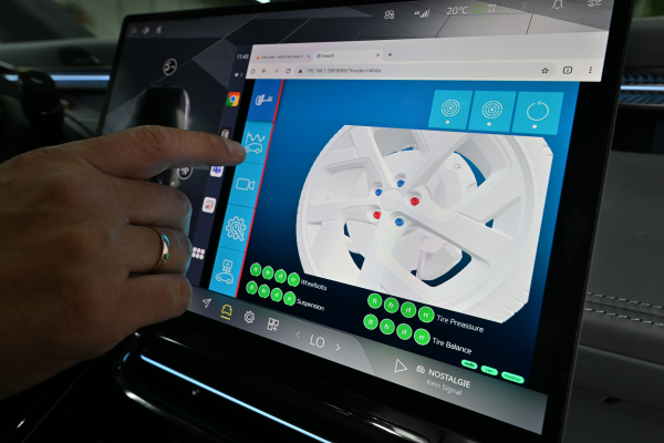 推动“底盘2.0”战略落地——采埃孚发布新一代智能底盘传感器 