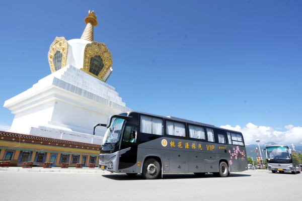助力乡村振兴——苏州金龙×桃花源旅汽描绘“云南印象”