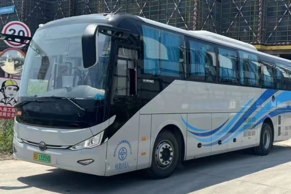 移动避暑驿站！荆州公交为城市建设者带来片刻清凉