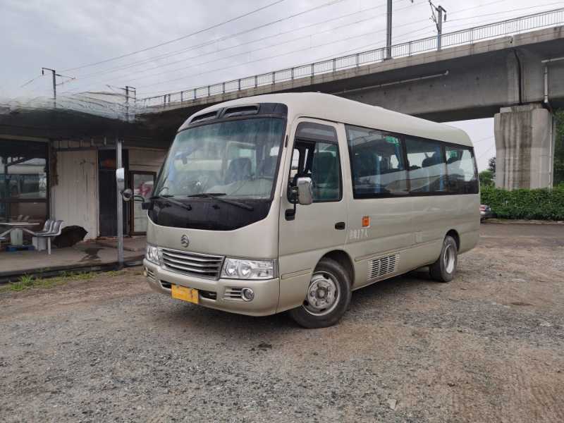 2021年2月 两台国五17座金旅6601中型旅游车