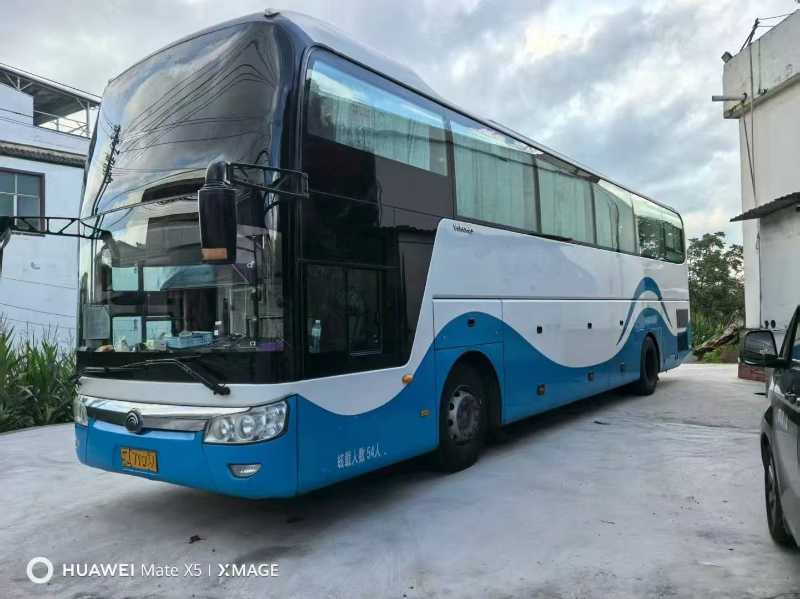 2017年9月上牌一层半54座带卫生间双开门宇通6126旅游车