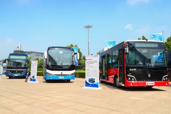 “走进潍柴”：亚星客车携精品车型彰显潍柴客车风采