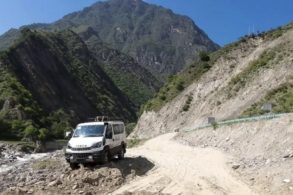 高原硬核实测！欧霸·山海车主：这车在5000米爬坡比平地还猛