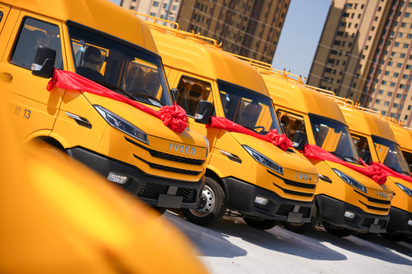 南京依维柯批量交付一体化工程车，助力铁路交通装备升级