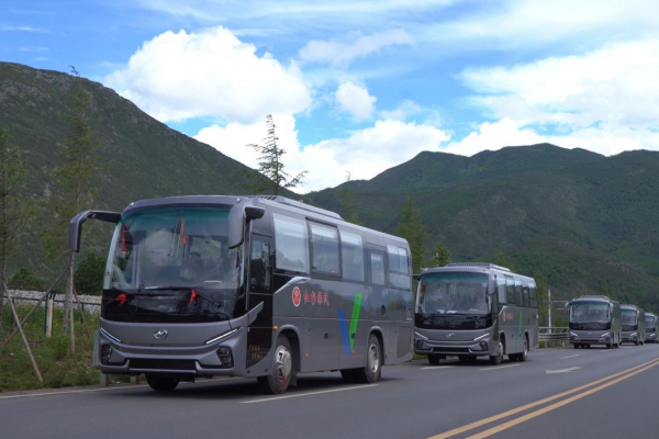 高原旅行舒适“升舱”！苏州金龙海格V9重新定义雪山出行