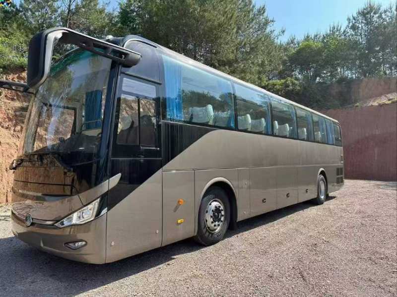 2023年6月两台国六双开门六气囊54座新款宇通C12原版原漆客车