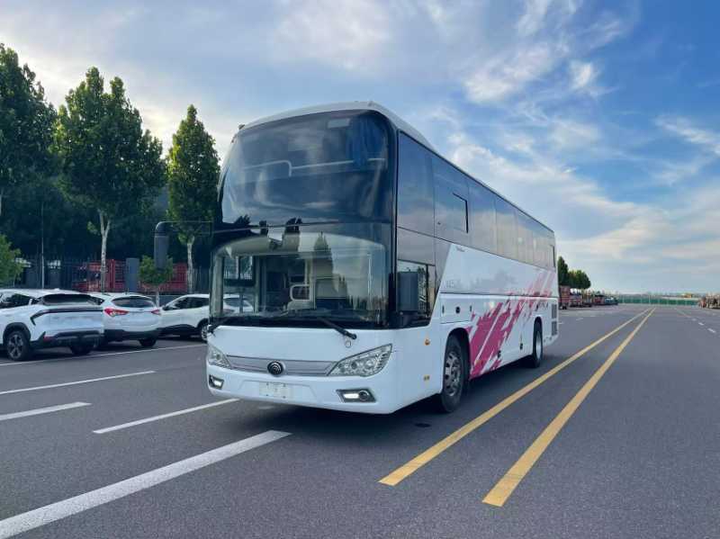 2016年上牌一层半55座双门锅炉暖风司机睡仓宇通6118旅游车