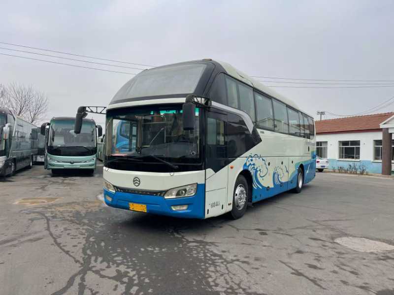 2018年7月上牌44座国五双门双档齐全金旅6112气囊营运车