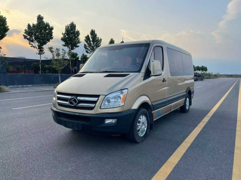 2017年6月上牌多台7座蓝牌金龙小型普通客车