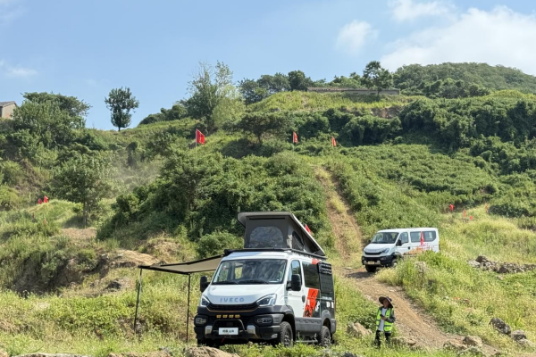 征服山海:依维柯欧霸·山海越野体验营的极限挑战