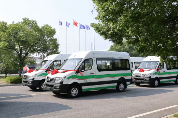 亚星欧睿新能源VAN车交付石家庄 提供绿色运力支持