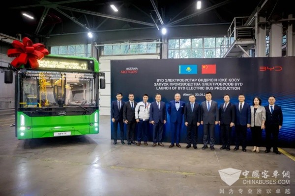 搭载CTC电池底盘一体化技术!哈萨克斯坦首批比亚迪电动大巴下线