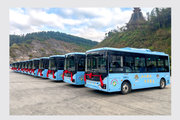 金龙客车向镇远县交付15台新能源公交，助力绿色出行升级
