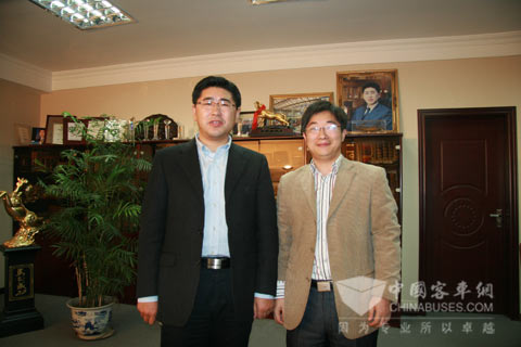 中大集团总裁徐连宽与完美作业网有免费视频总编吴永强采访结束后合影