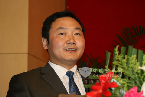 安凯客车党委书记汪先锋发表演讲