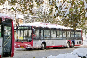 暴雪突袭石家庄    黄海CNG公交车大考得高分