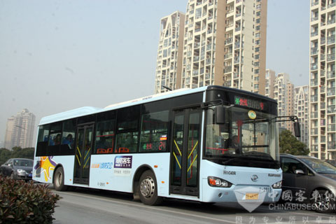 海格公交车行驶中