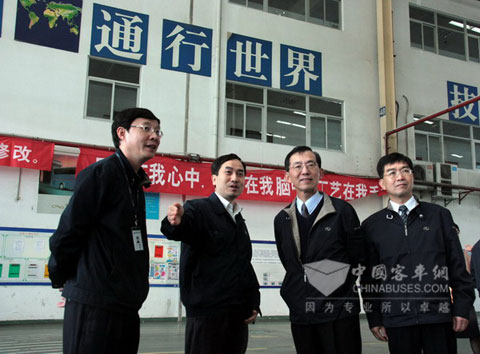 郭仁祥总经理深入车间了解公司生产状况