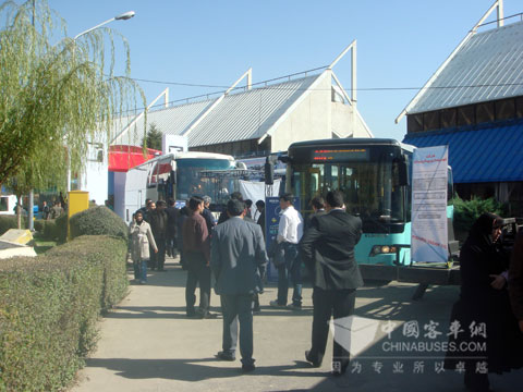 中国造大巴成展会明星