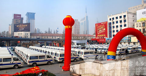 108台金旅海狮医疗救护车交接车仪式现场