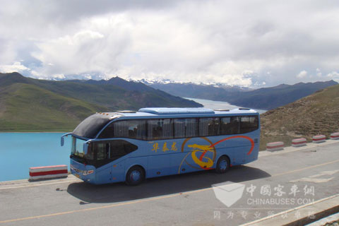 白云漫天 西藏神湖 宇通神行