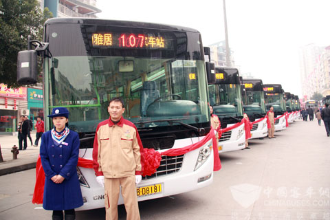 整装待发的恒通客车即将开线