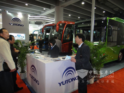 宇通展台吸引眼球