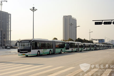 中大18米豪华城市公交车YCK6180HC