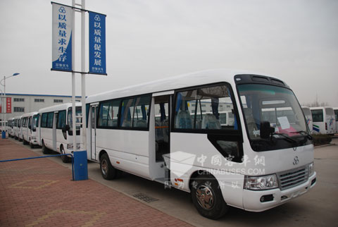 13台前置考斯特车型YTK6760A