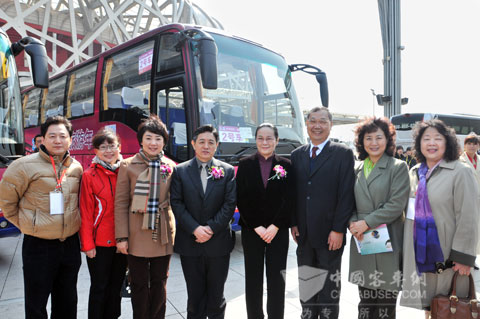 北京市副市长丁向阳、上海市副市长赵雯等领导与组织者合影