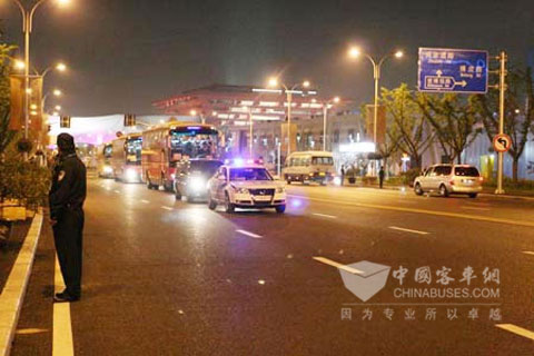 进入世博时间的中国客车海格