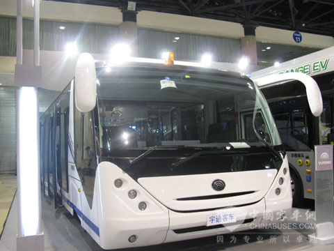 宇通12.5米中型机场摆渡车ZK6130BD