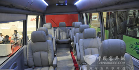 江淮•宝斯通游艇版北京客车展获大奖