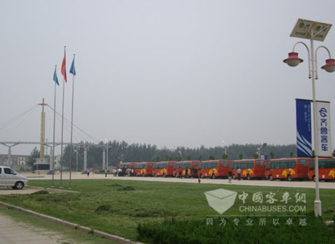 齐鲁客车厂区一瞥