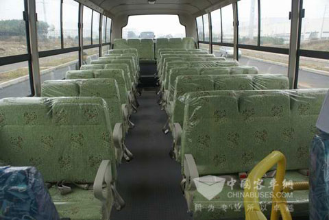 教育部部长袁贵仁参观东风旅行车专业校车