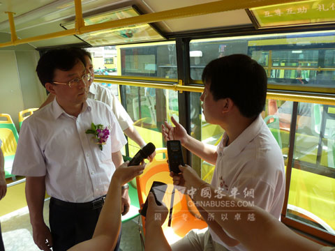 新疆中通客车交车仪式在乌市隆重举行