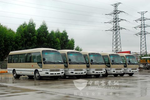 金旅客车考斯特系列受欢迎
