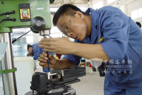 中通客车第三位“首席技师“张则强