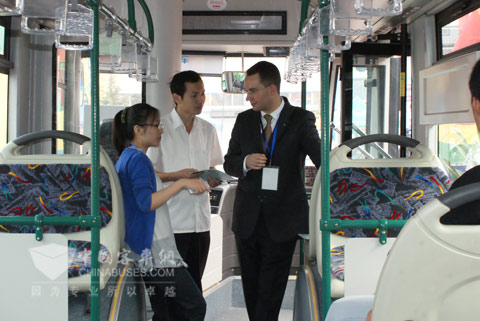 中通新能源精品客车亮相第四届世界太阳城大会