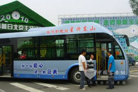 沂星纯电动客车现身全国科普日