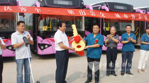重汽豪沃客车第一批订单顺利交付用户