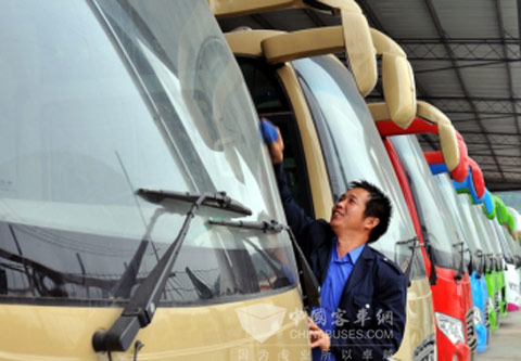 “南充造”客车开进哈萨克斯坦